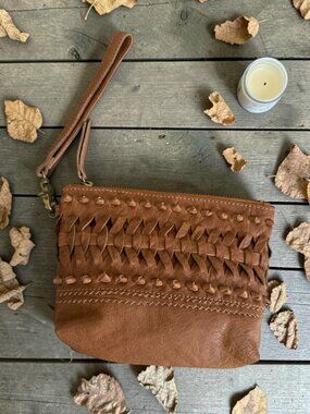 CLEVER CARRIAGE COMPANY Tan Leather Wristlet Clutch NEW NWOT